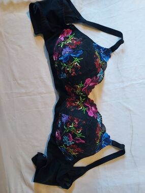 Black Floral Lace Underwire Bra - Women's Intimates